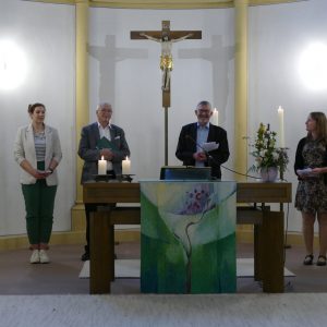 Svenja Prust, Dr. Ernst-Ludwig Fellechner, Werner Böck und Verena Reeh bei den Fürbitten
