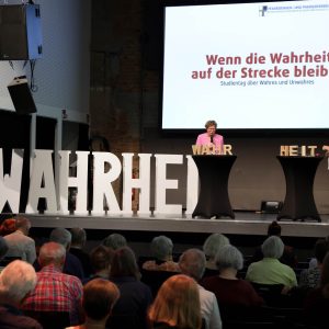 07.09.2026 / Studientag über Wahres und Unwahres /PFARRERINNEN- UND PFARRERVEREIN IN DER EVANGELISCHEN KIRCHE IN HESSEN UND NASSAU E.V. / Evangelische Frauen in Hessen und Nassau e.V. / jugend-kultur-kirche sankt peter /